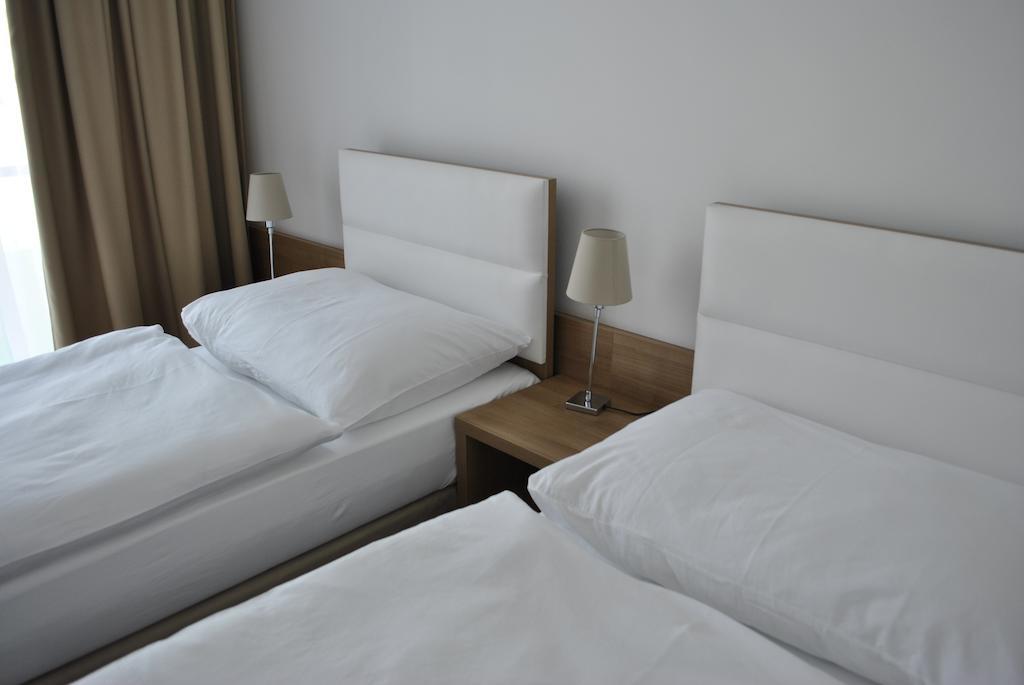 Hotel Golf Jezera Ostrožská Nová Ves Eksteriør bilde