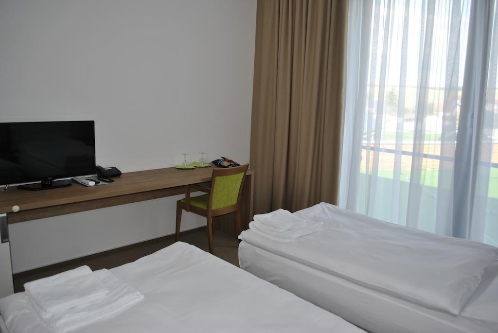 Hotel Golf Jezera Ostrožská Nová Ves Eksteriør bilde