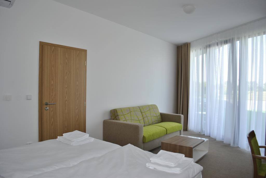 Hotel Golf Jezera Ostrožská Nová Ves Eksteriør bilde