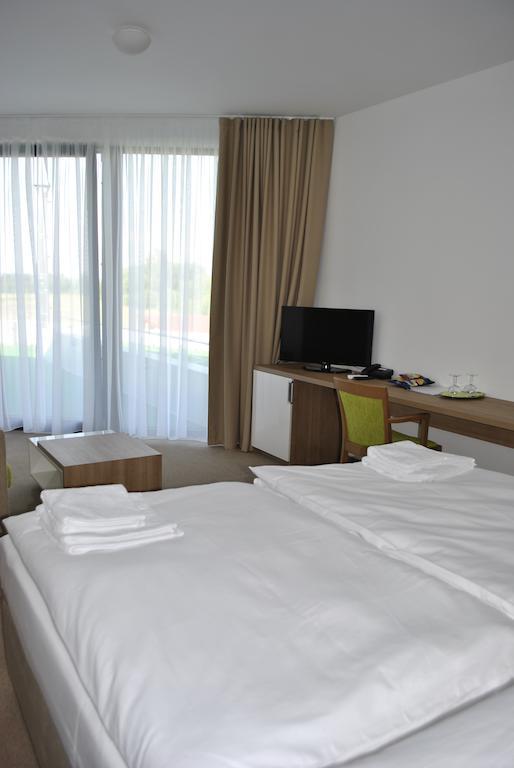 Hotel Golf Jezera Ostrožská Nová Ves Eksteriør bilde