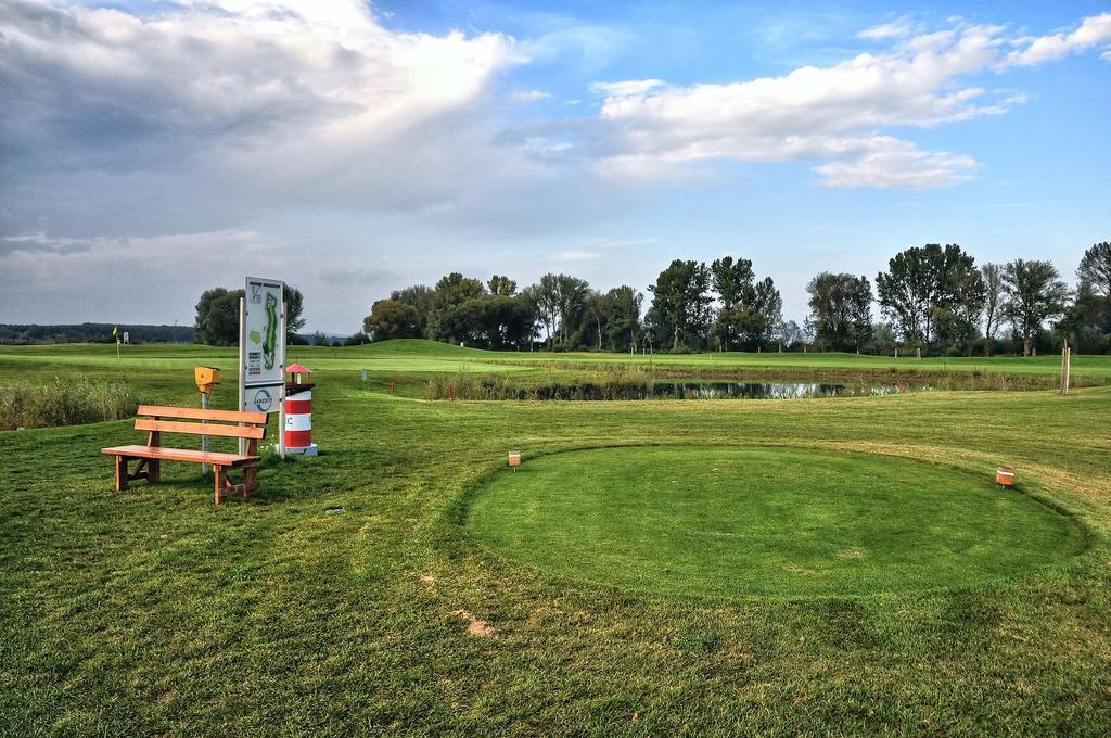 Hotel Golf Jezera Ostrožská Nová Ves Eksteriør bilde