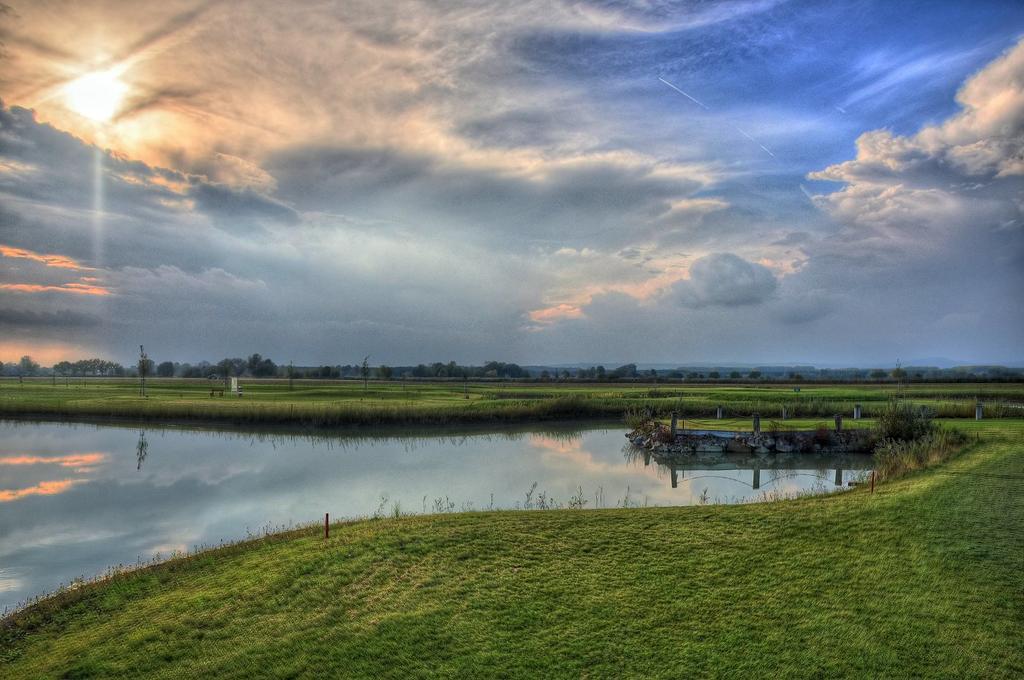 Hotel Golf Jezera Ostrožská Nová Ves Eksteriør bilde