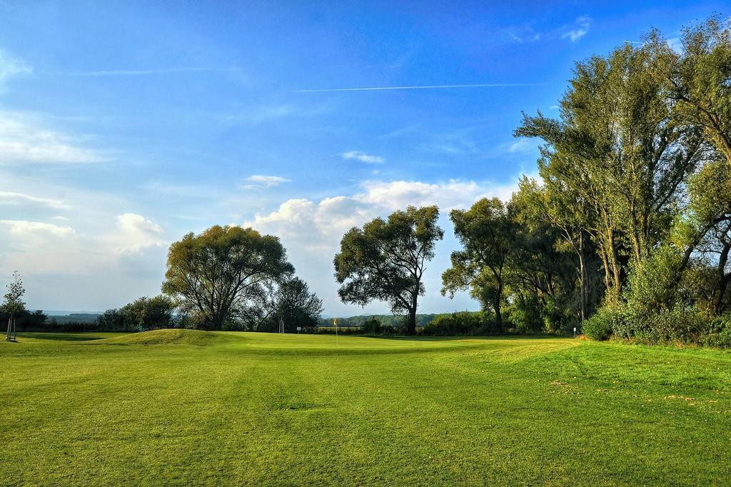 Hotel Golf Jezera Ostrožská Nová Ves Eksteriør bilde